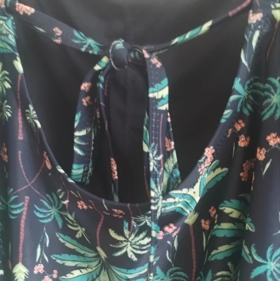 Old Navy Plus Size Tropical Print Women's Swimsuit - Picture 6 of 14